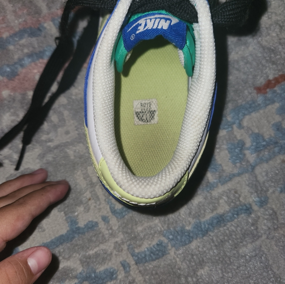 Nikes shoes - Picture 13 of 13